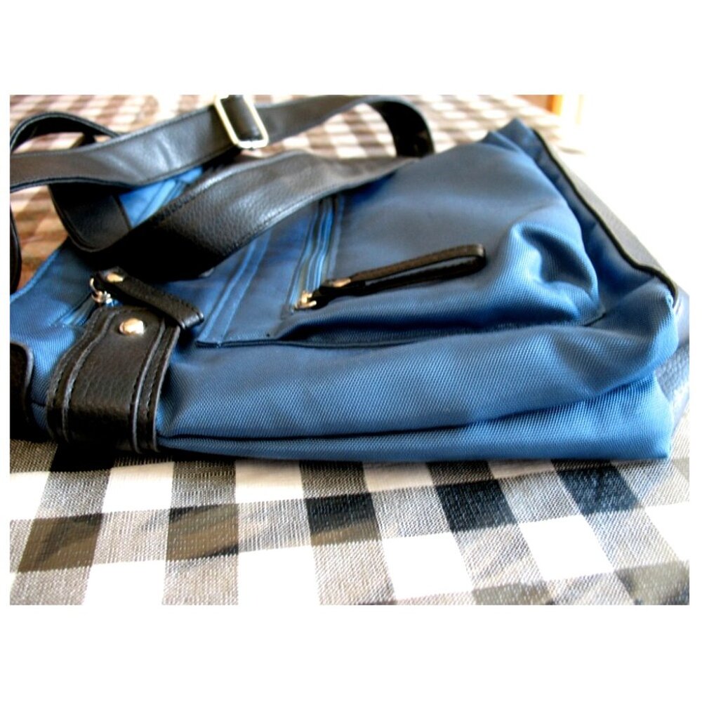 Roots crossbody bag, Almost new! - Picture 5 of 13